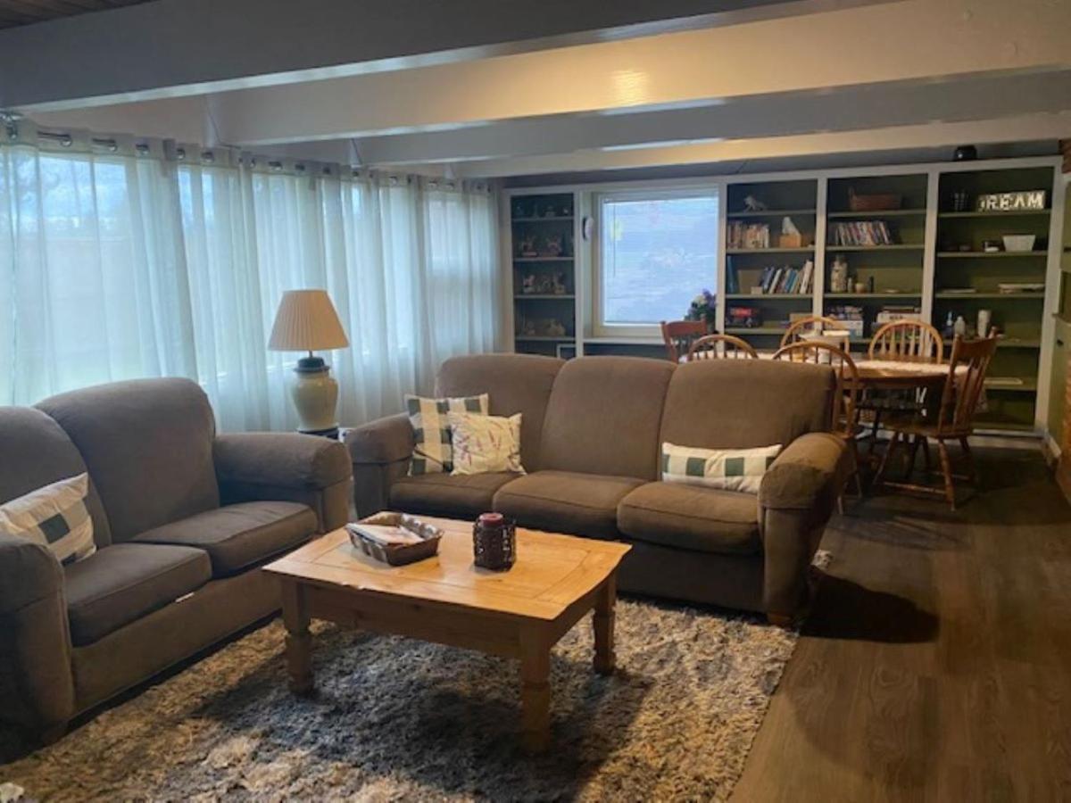 Spacious Lower Level Living All For You! 科瓦利斯 外观 照片