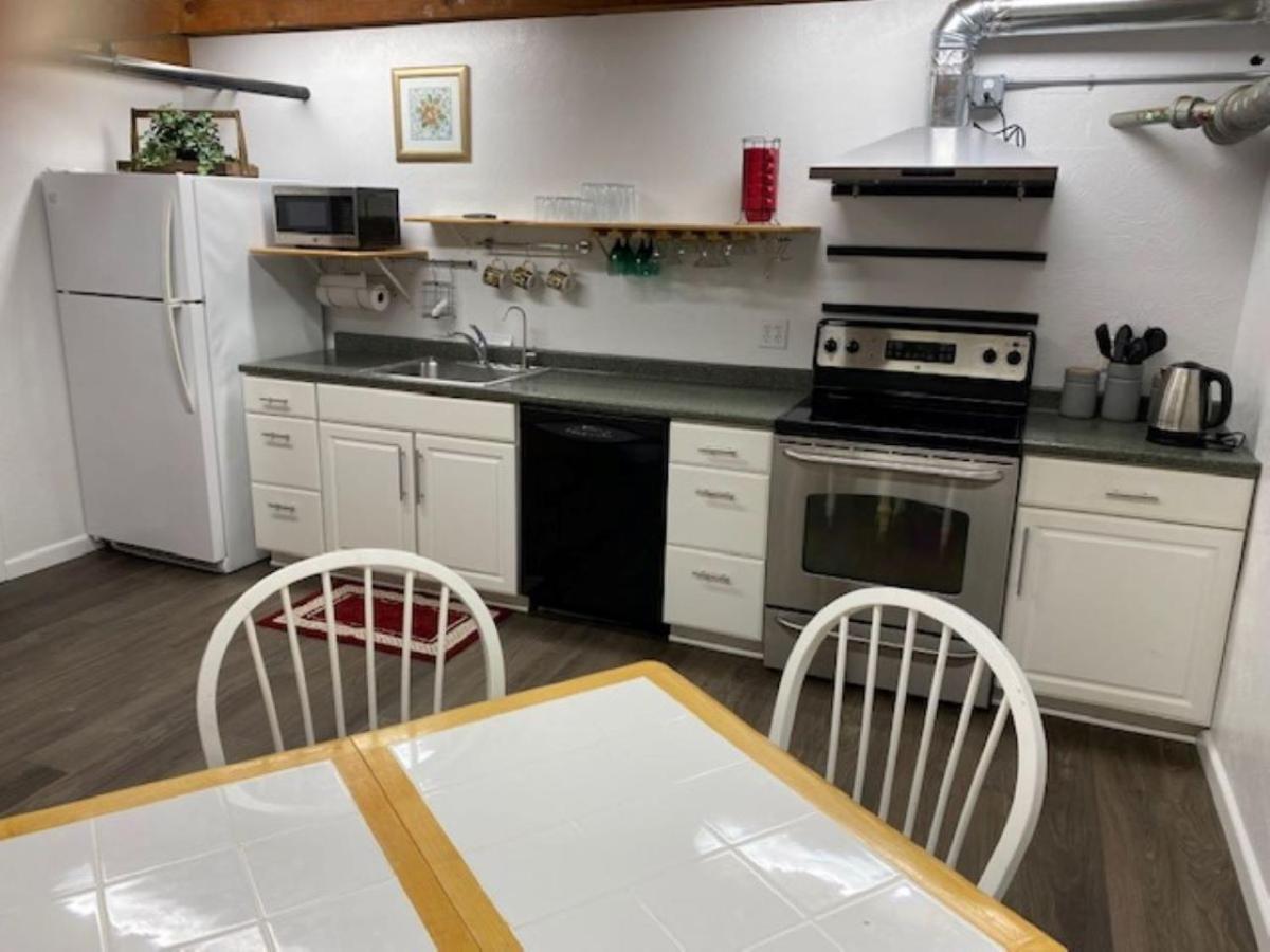 Spacious Lower Level Living All For You! 科瓦利斯 外观 照片