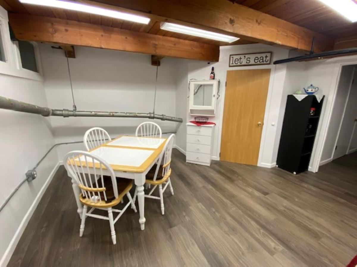Spacious Lower Level Living All For You! 科瓦利斯 外观 照片