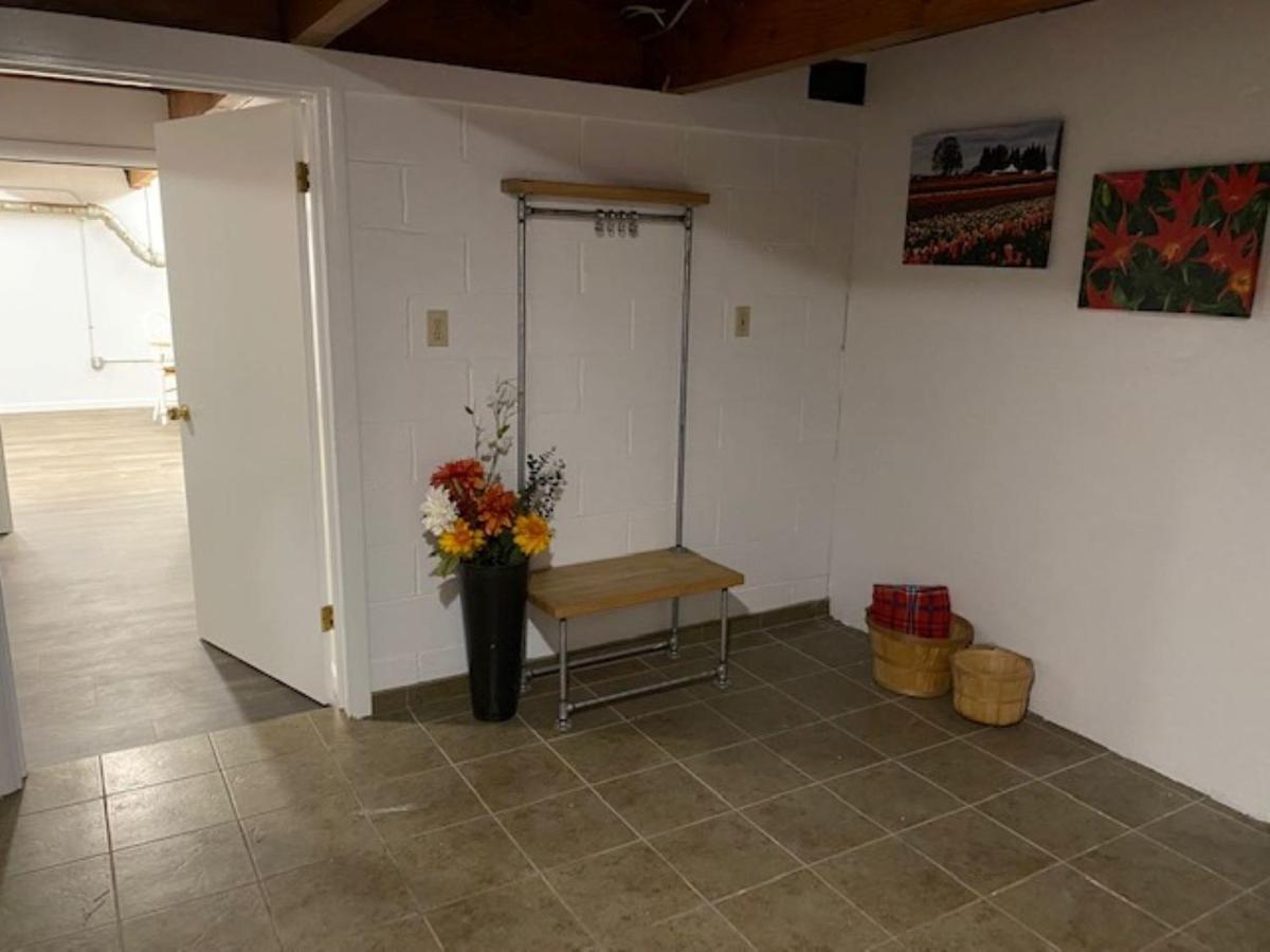 Spacious Lower Level Living All For You! 科瓦利斯 外观 照片